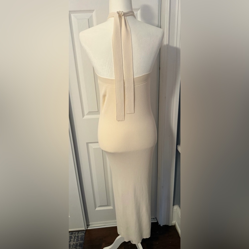 Aritzia Wilfred Ribbed Halter Dress in Ivory
Women’s Size: M - Picture 5 of 9